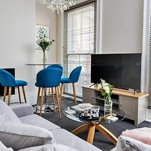 Finest Retreats - Clarence Parade Apartment
